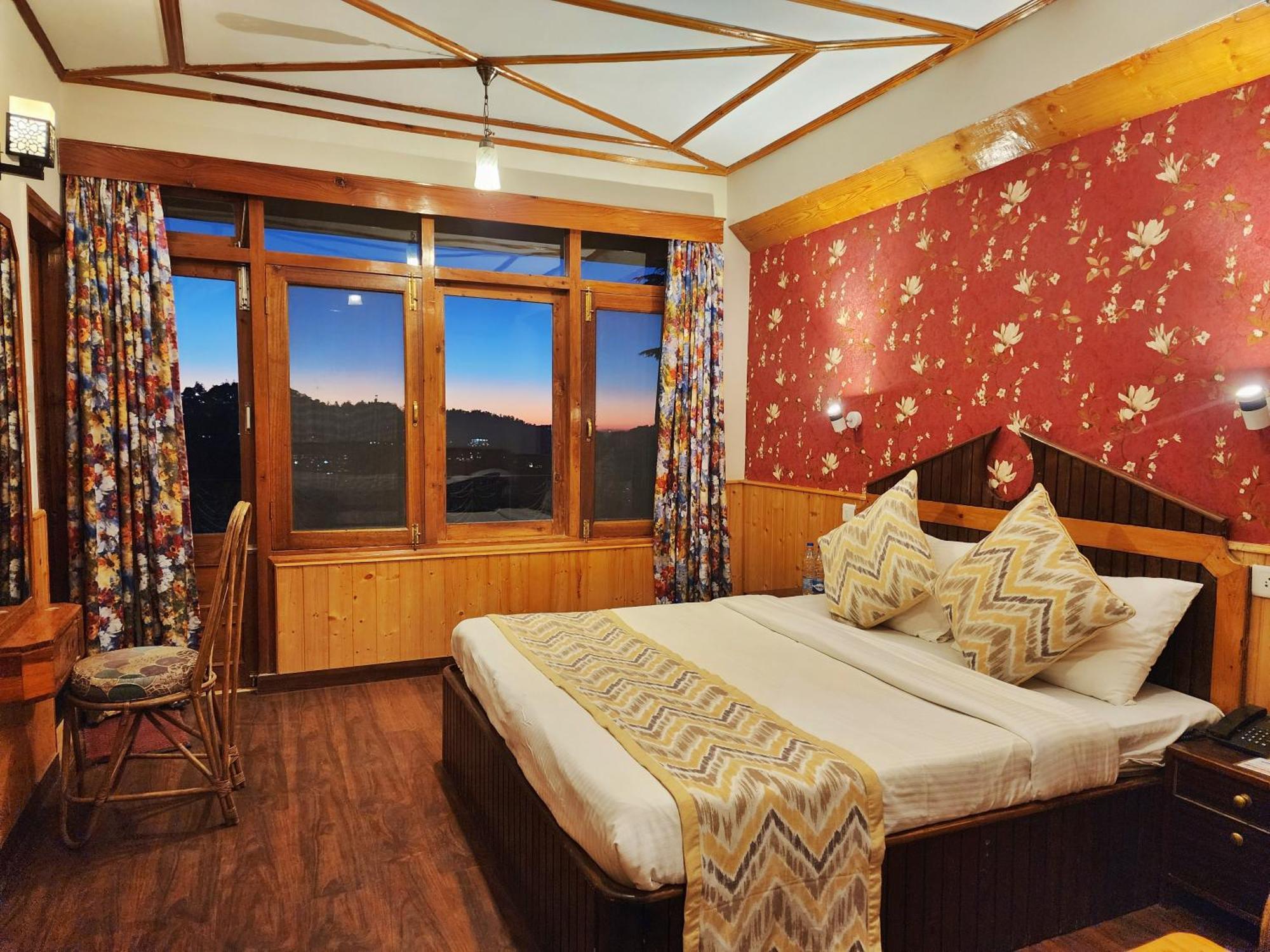 Hotel Pineview Shimla Esterno foto