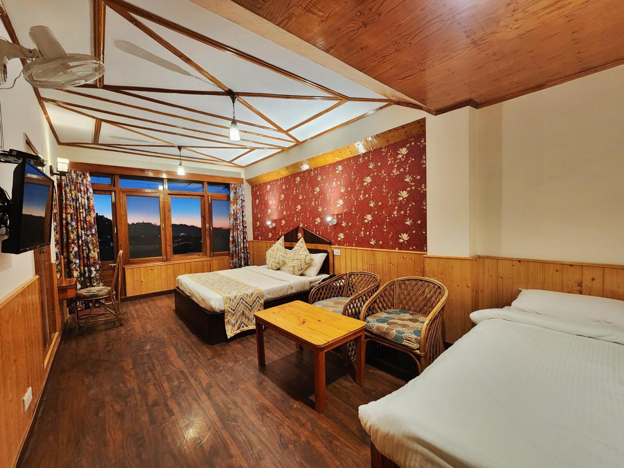 Hotel Pineview Shimla Esterno foto