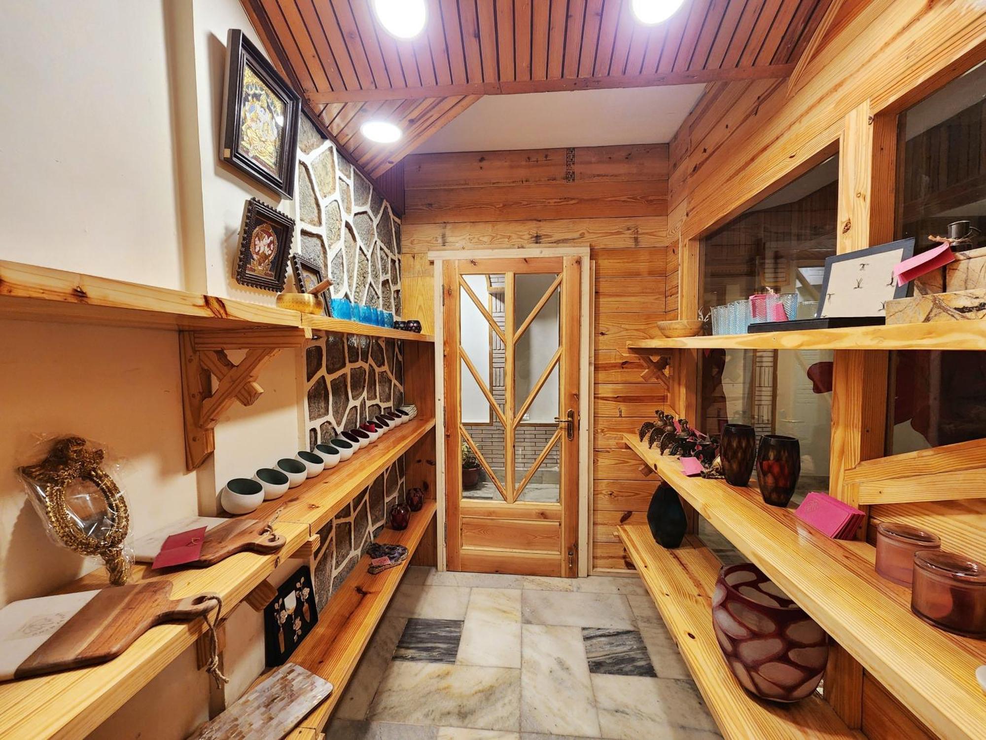 Hotel Pineview Shimla Esterno foto