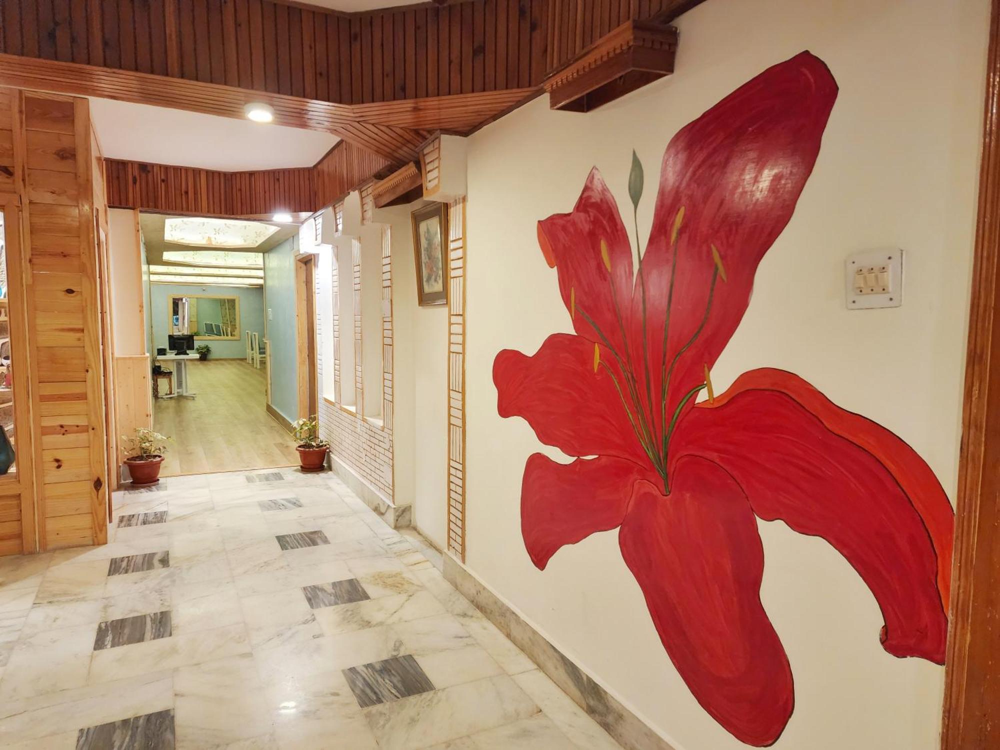 Hotel Pineview Shimla Esterno foto