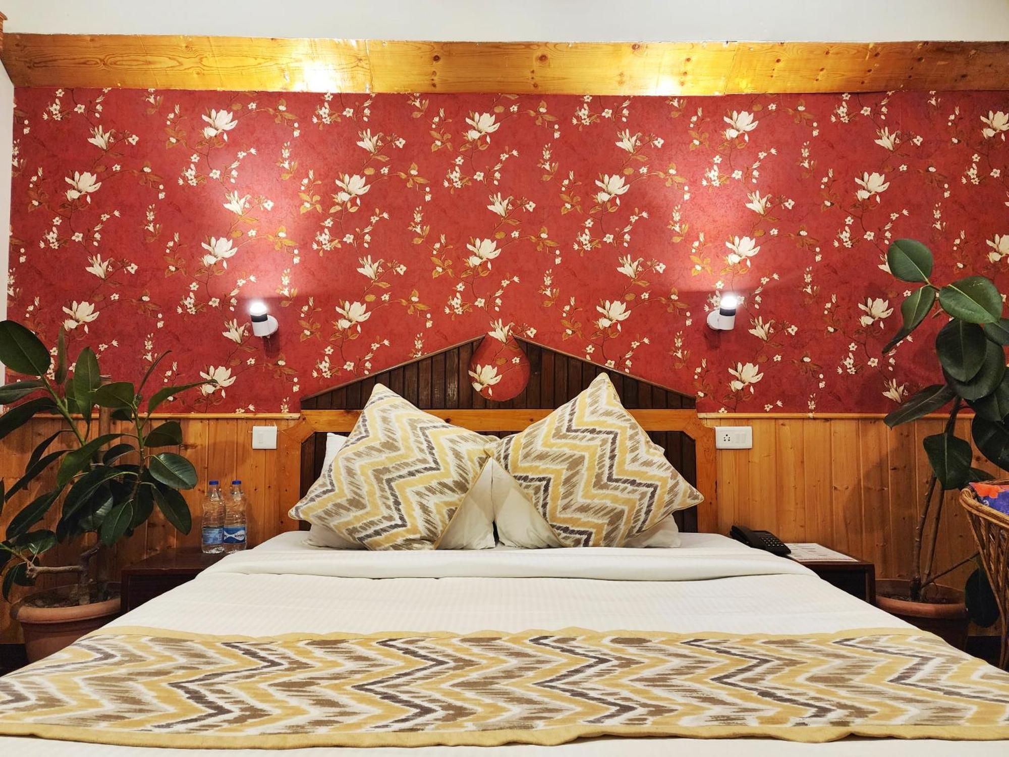 Hotel Pineview Shimla Esterno foto