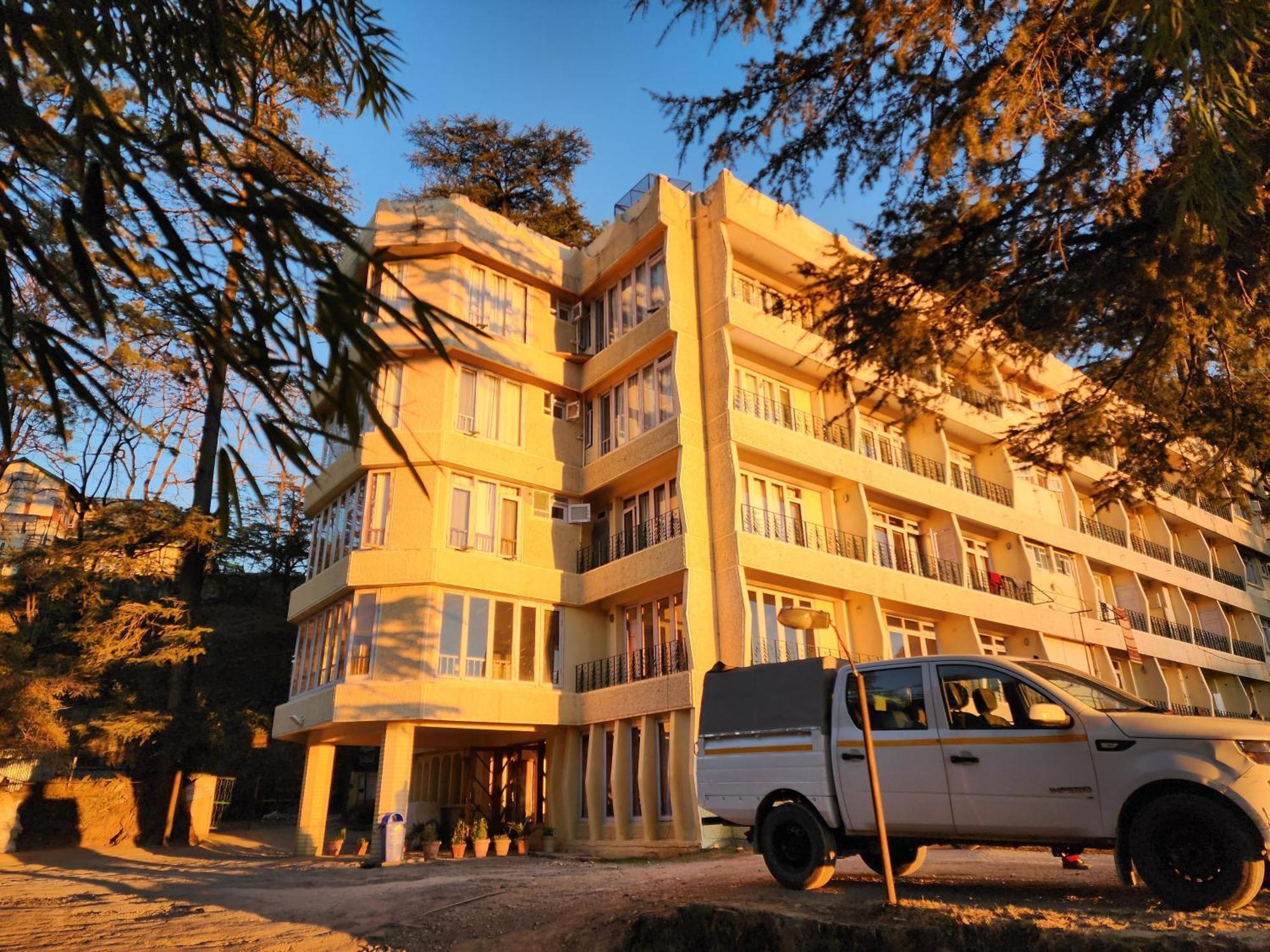 Hotel Pineview Shimla Esterno foto