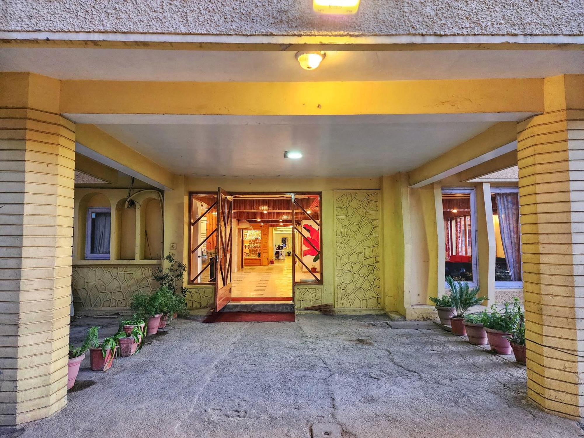 Hotel Pineview Shimla Esterno foto