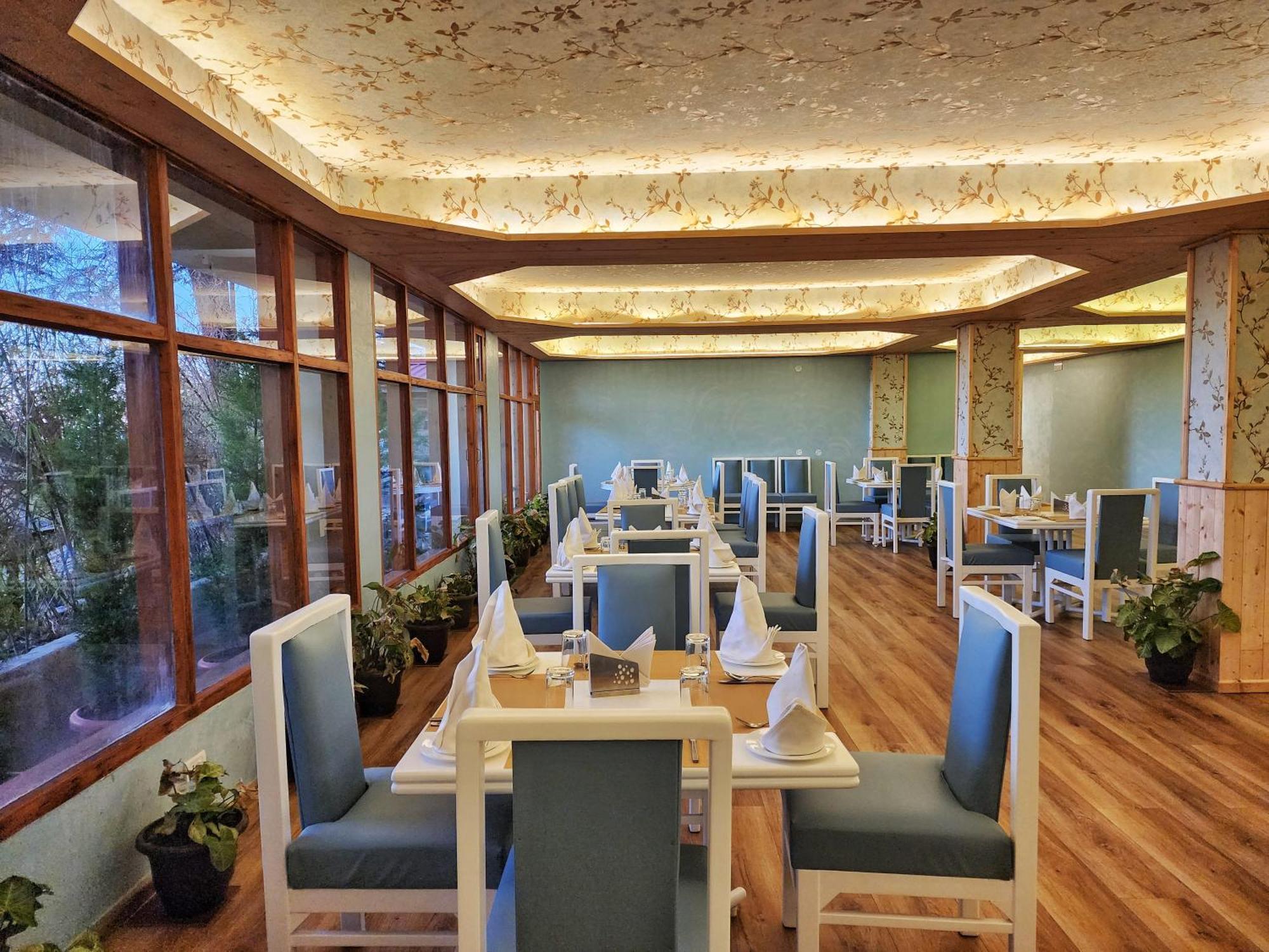 Hotel Pineview Shimla Esterno foto