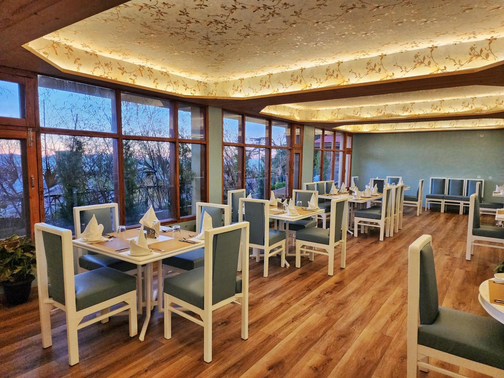 Hotel Pineview Shimla Esterno foto
