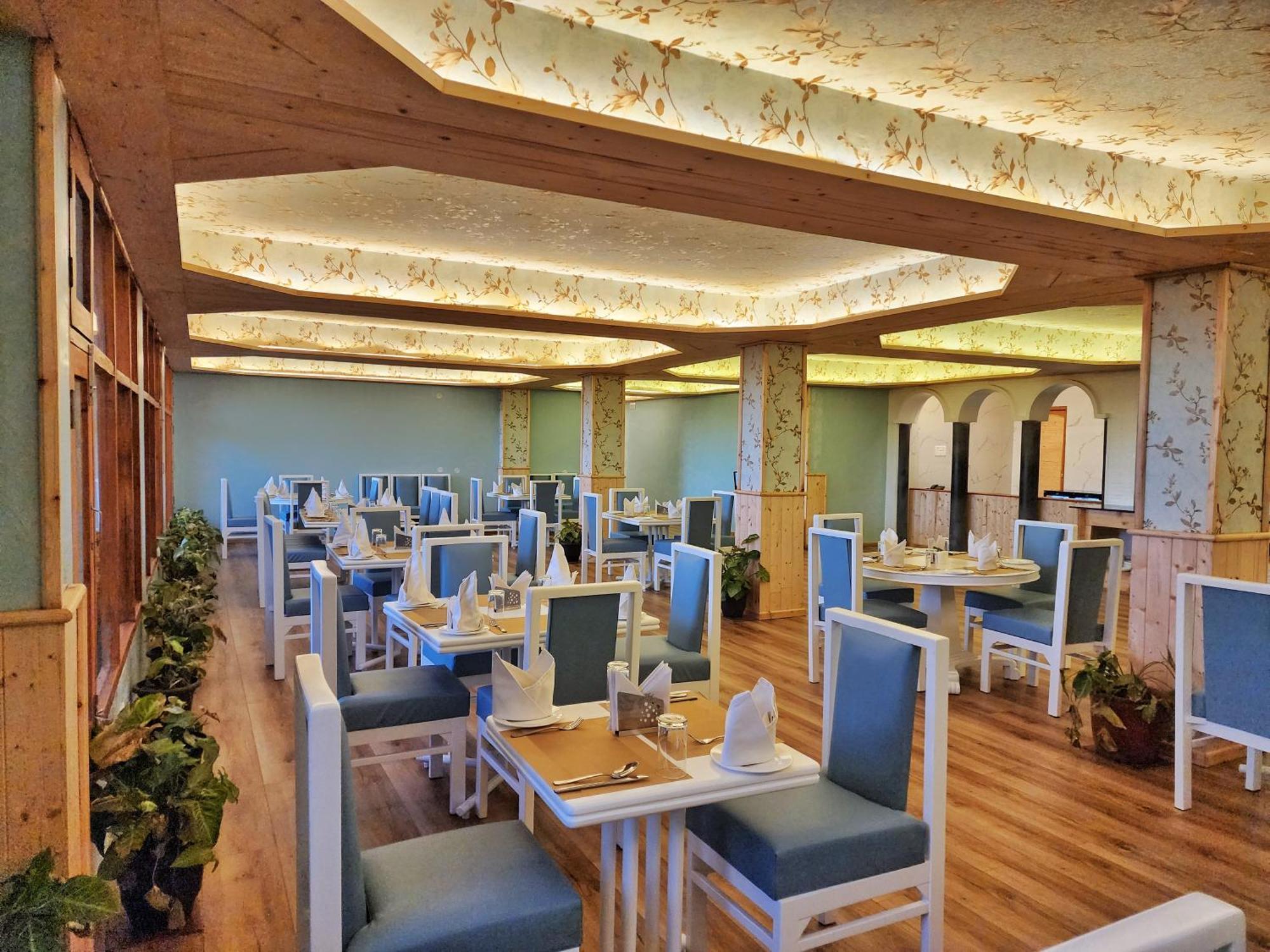 Hotel Pineview Shimla Esterno foto
