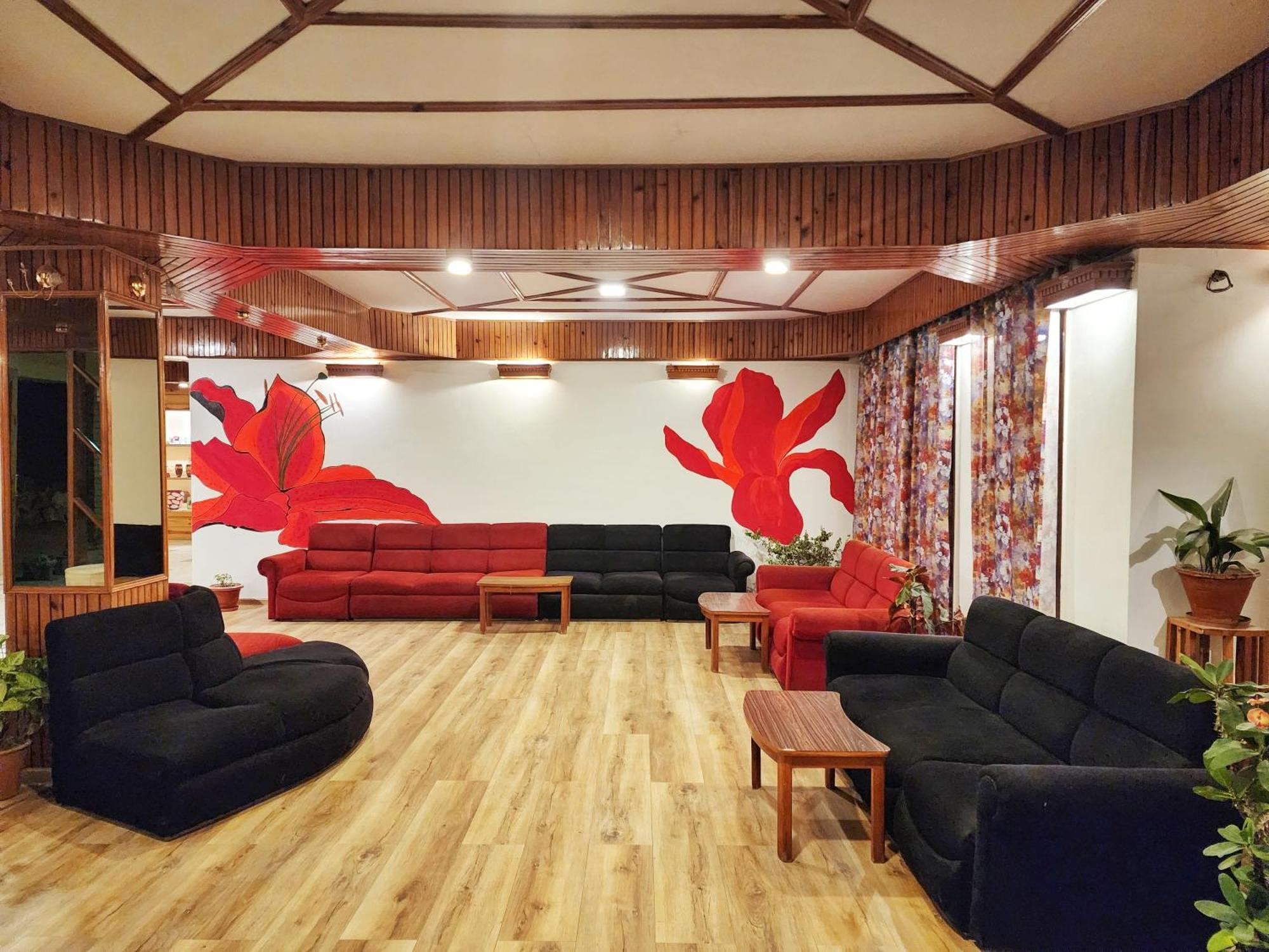 Hotel Pineview Shimla Esterno foto
