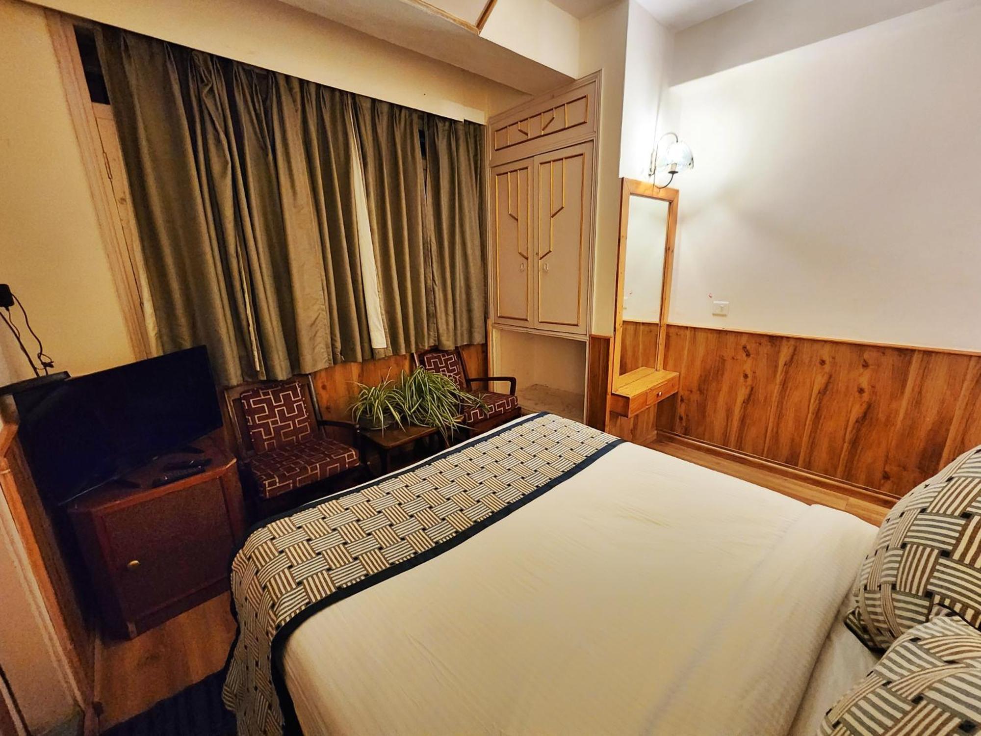 Hotel Pineview Shimla Esterno foto