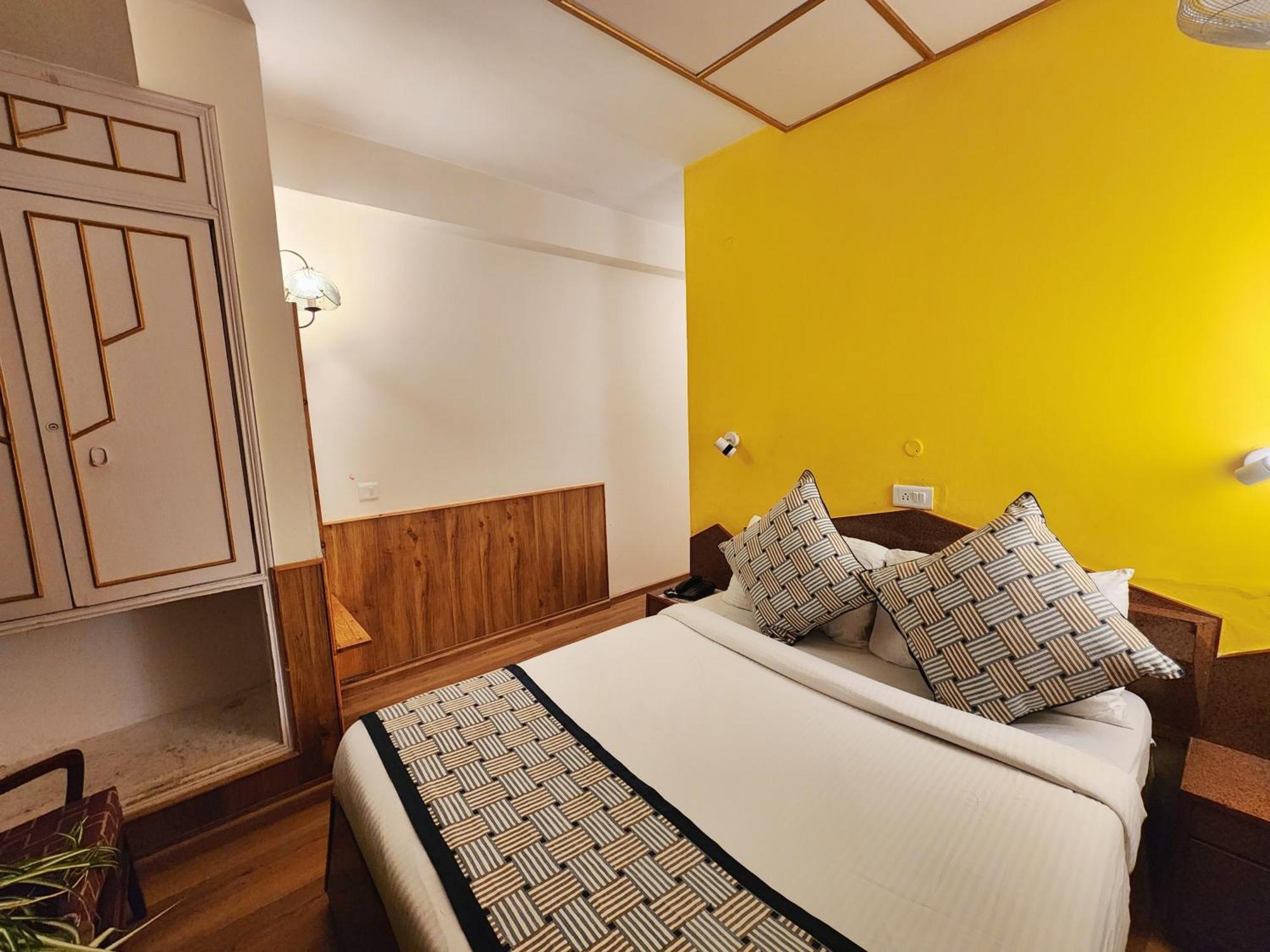 Hotel Pineview Shimla Esterno foto