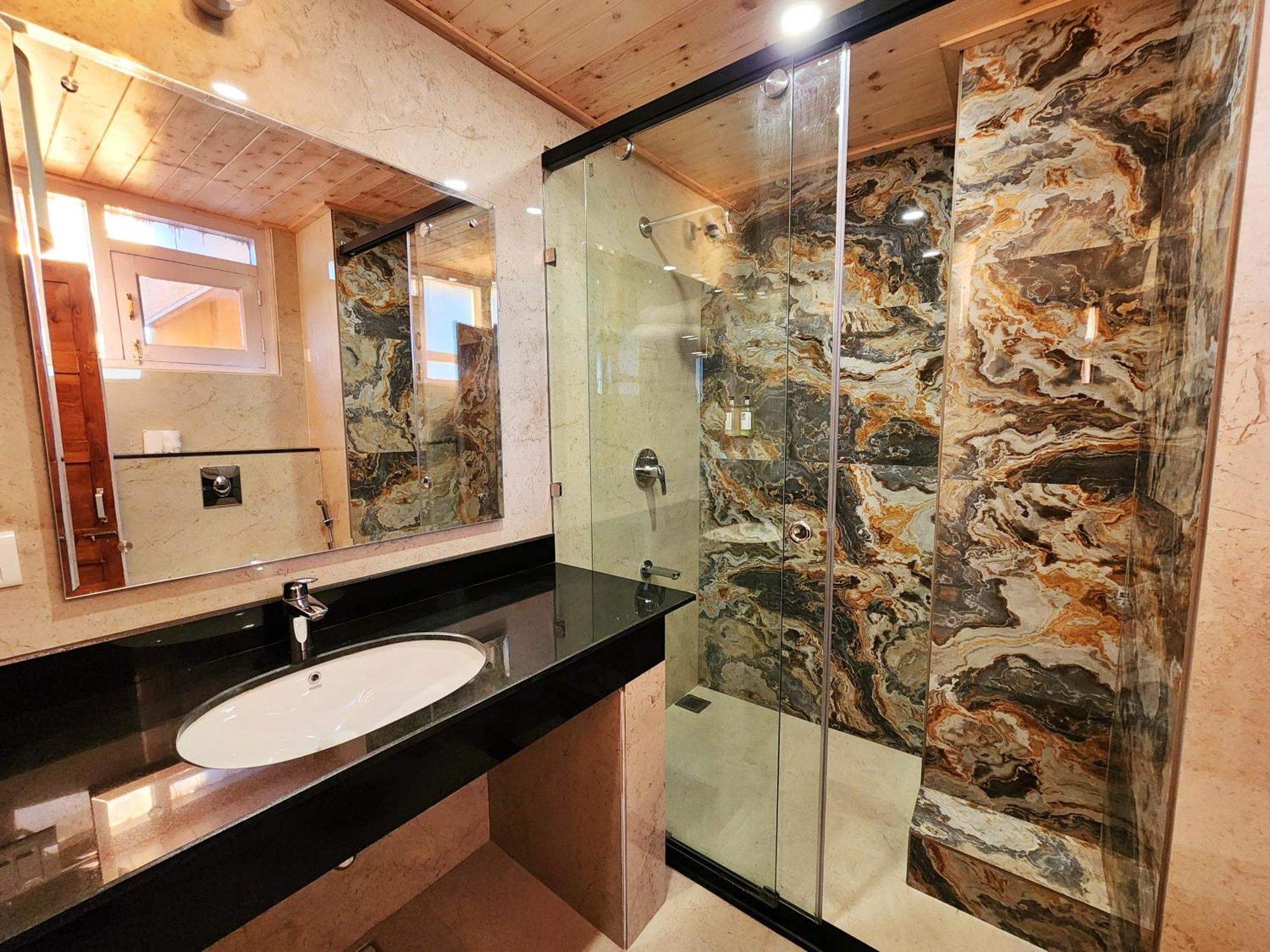 Hotel Pineview Shimla Esterno foto