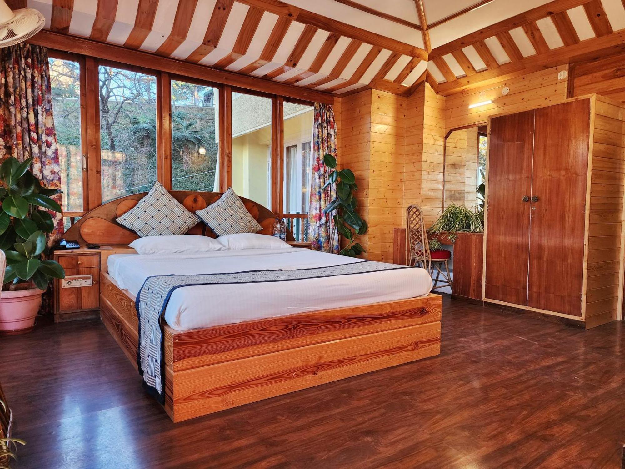Hotel Pineview Shimla Esterno foto