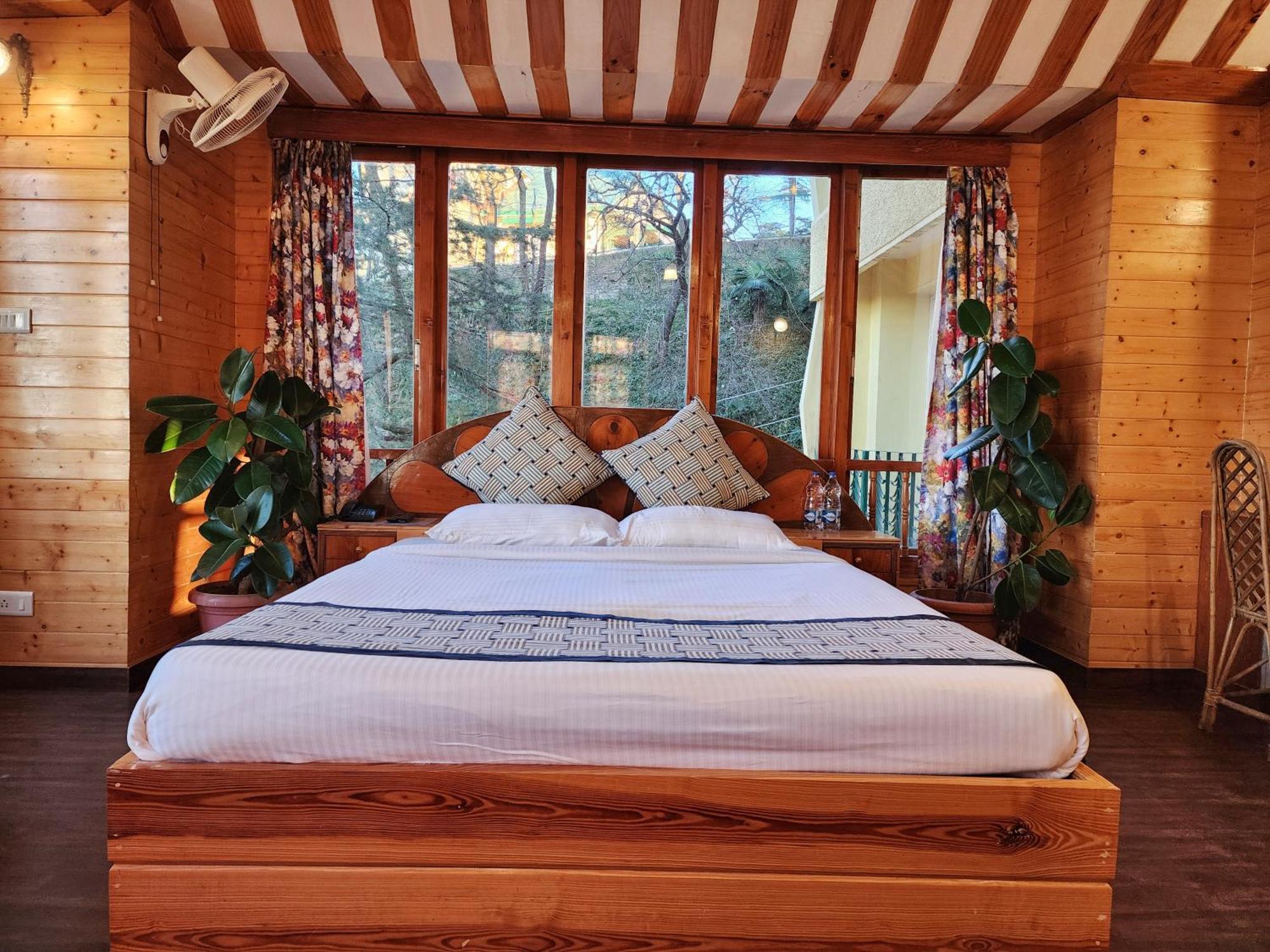 Hotel Pineview Shimla Esterno foto