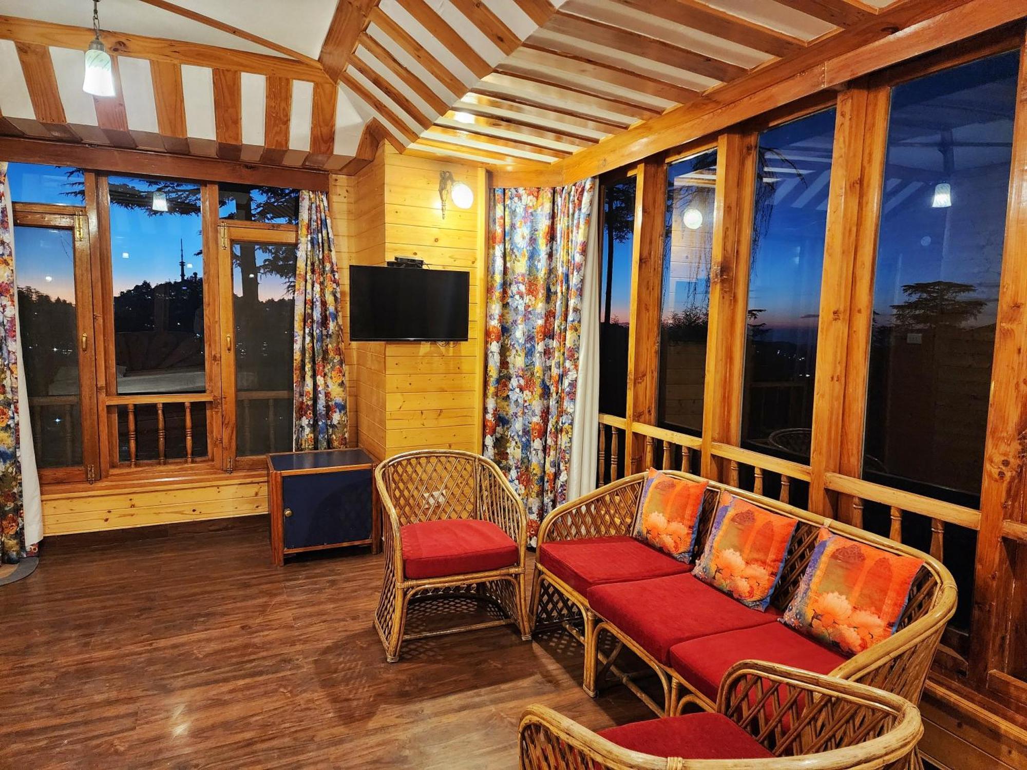 Hotel Pineview Shimla Esterno foto