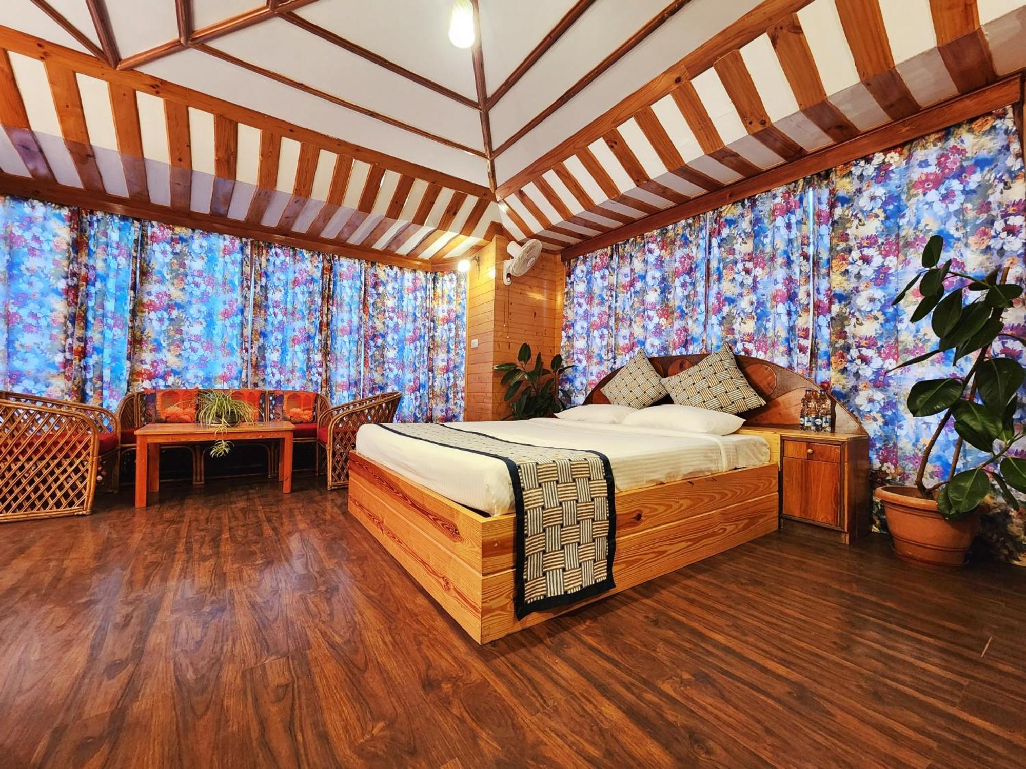 Hotel Pineview Shimla Esterno foto