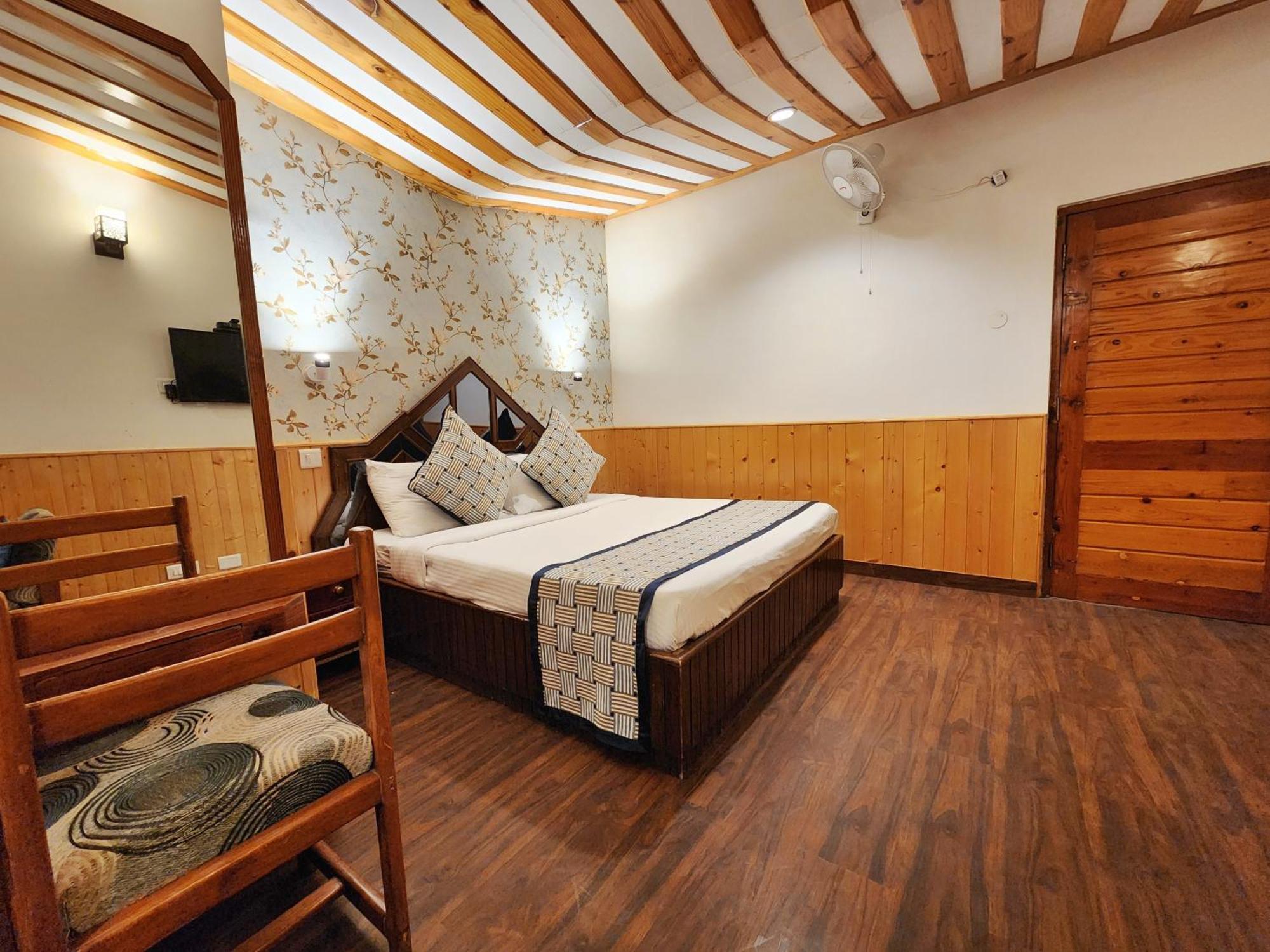 Hotel Pineview Shimla Esterno foto