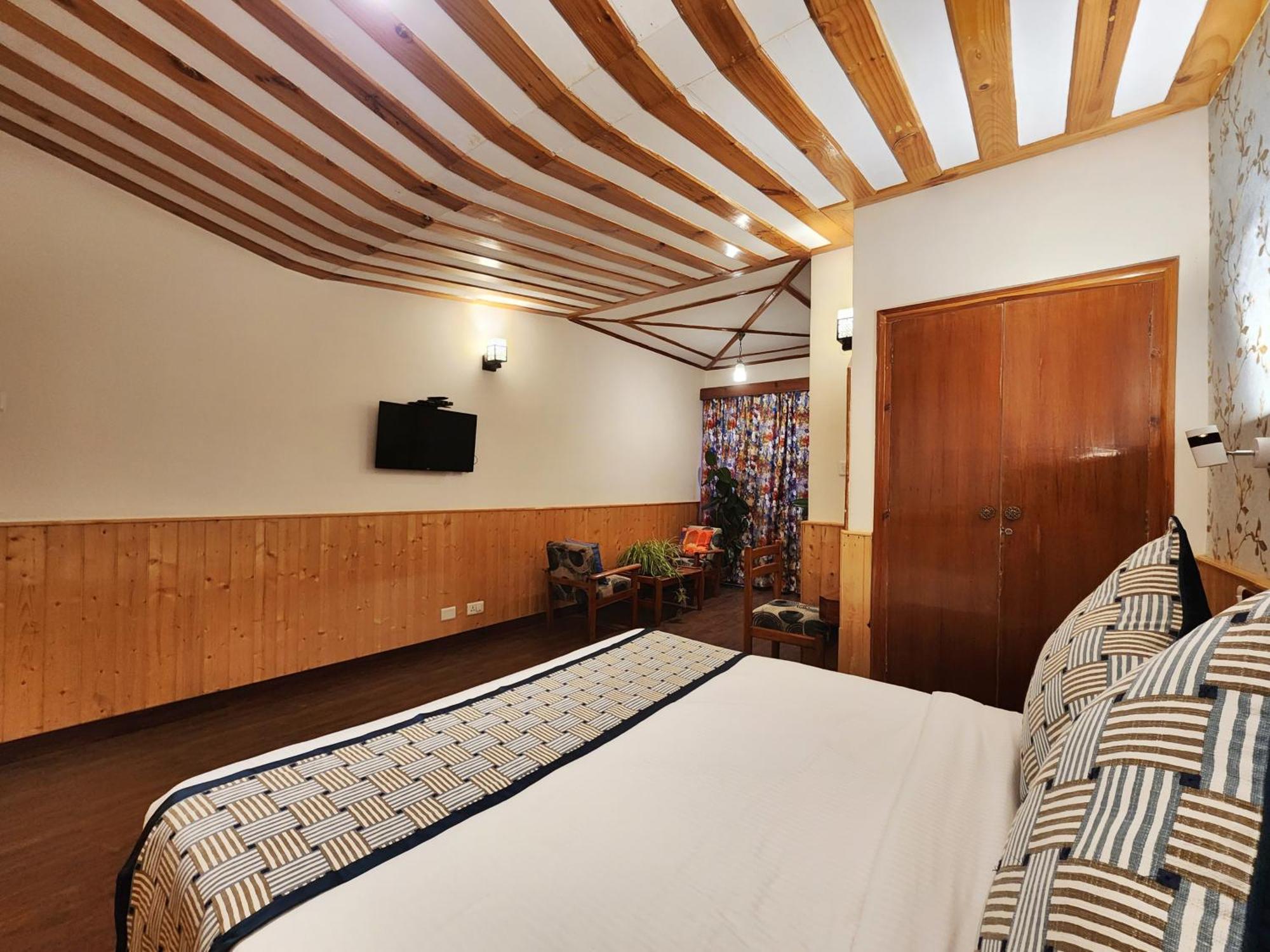 Hotel Pineview Shimla Esterno foto