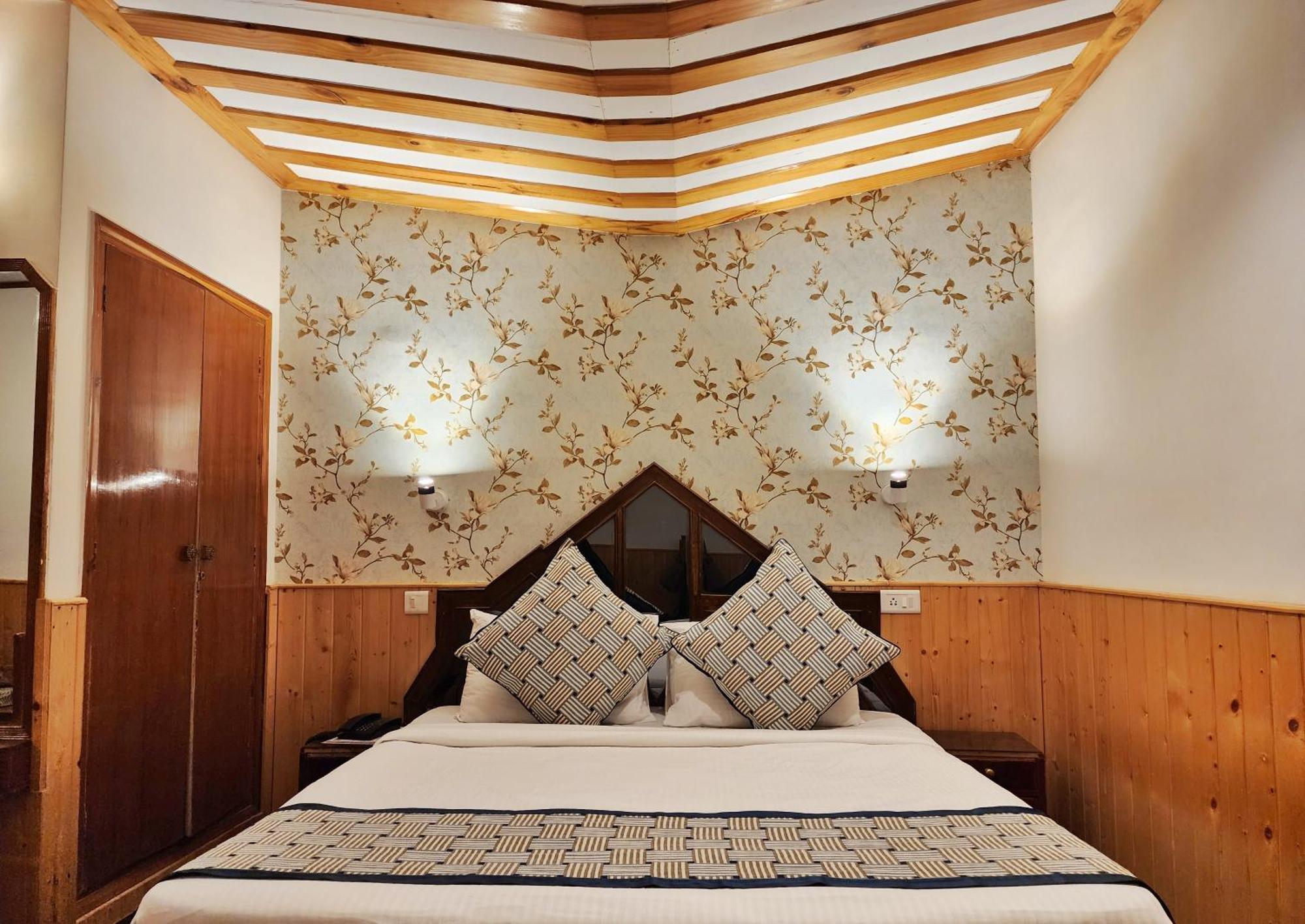 Hotel Pineview Shimla Esterno foto